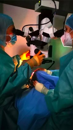 chirurgie ophtalmologique à la clinique
